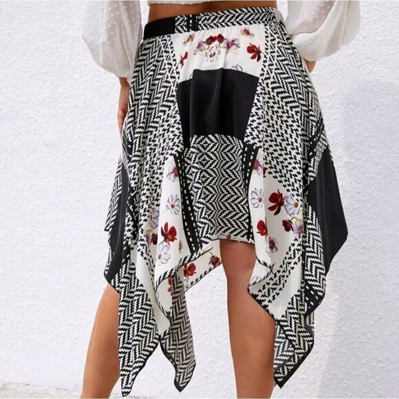 đĽ$5/$25âNwot Floral and Chevron Asymmetrical HemâSkirt - Picture 2 of 7